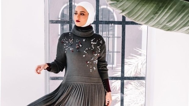 header image How to wear a Sweater Dress with Hijab AR Main Image Fustany 2