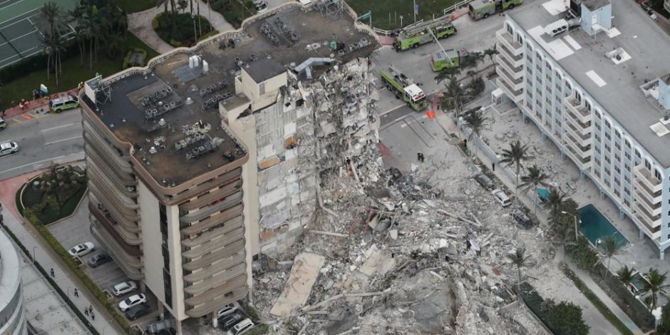 وافق الرئيس الأميركي جو بايدن، الجمعة، على إعلان حالة الطوارئ في فلوريدا، وأمر بالمساعدة الفيدرالية في جهود الإنقاذ، بعد انهيار مبنى في ميامي خلف 4 قتلى على الأقل، و11 جريحا، ونحو 150 آخرين في عداد المفقودين.