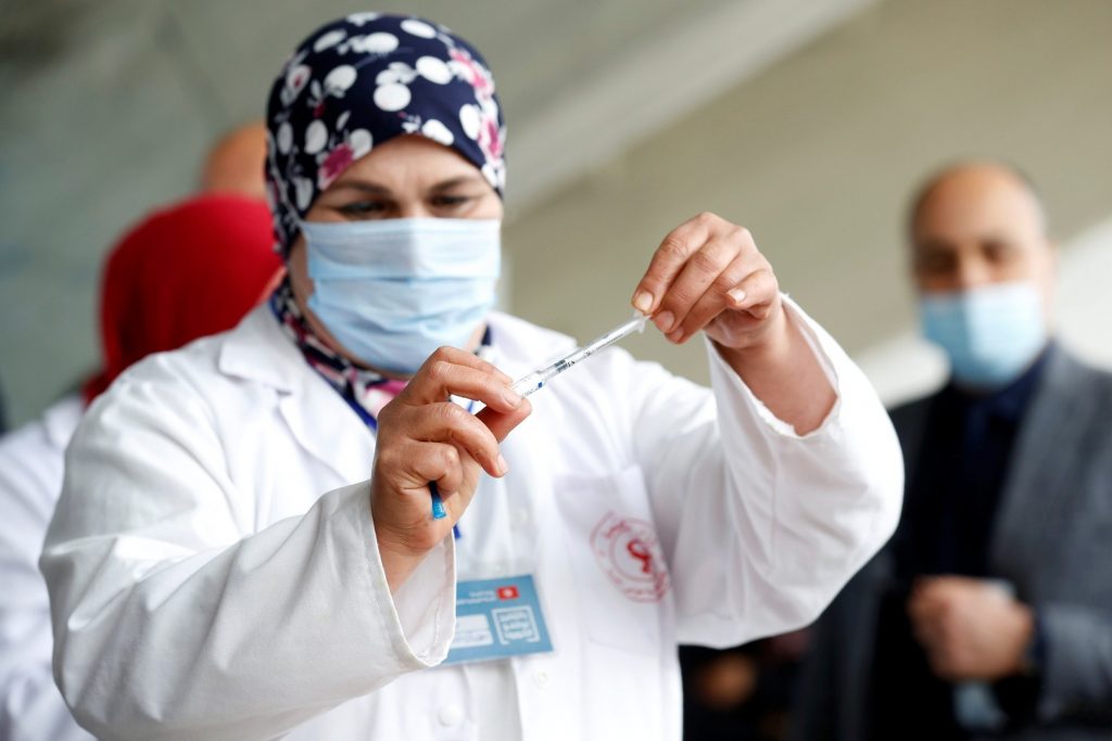 الموجة الرابعة من فيروس كورونا تضرب تونس ويحذر الأطباء والمتخصصون وفرض الحظر الشامل في تونس