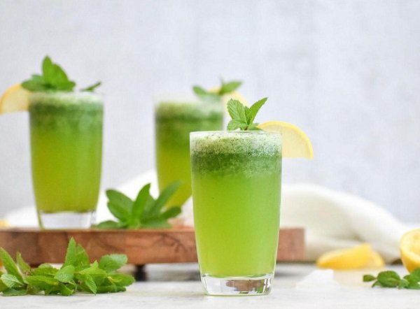 طريقة عمل عصير الليمون بالنعنع والتفاح الأخضر وفوائده