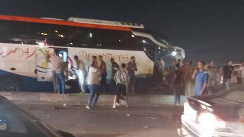 وفاة ثلاث أشخاص وإصابة 18 في تصادم أتوبيس وسيارة نقل بصحراوي الإسكندرية والنيابة تعاين الحادثة