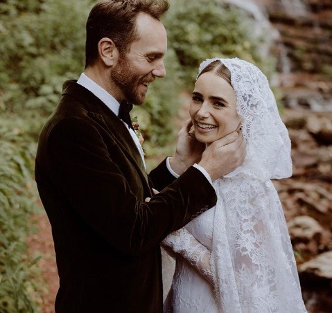 ليلي كولينز تتزوج من تشارلي ماكدويل في كولورادو وتفاجيء الجميع بصور زواجها