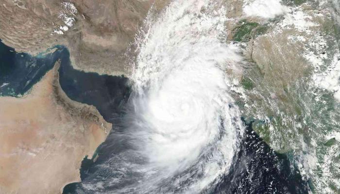 تفعيل الطوارئ في عمان والإمارات بسبب إعصار شاهين
