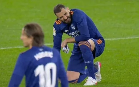 إصابة كريم بنزيما في مباراة ريال مدريد وسوسييداد