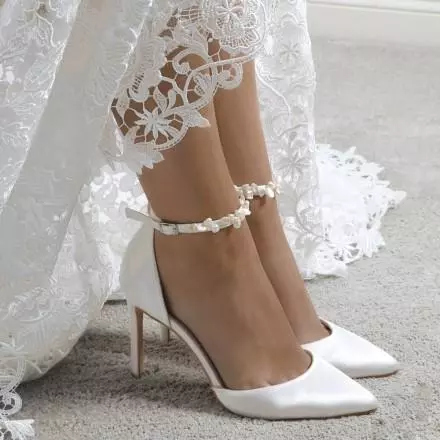 موديلات أحذية زفاف تناسب فستان العروس لموضة 2022